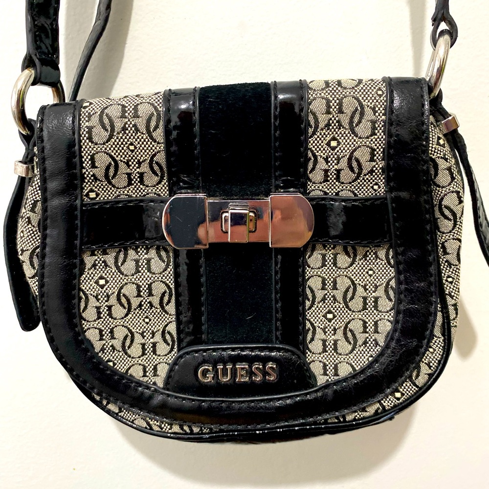 🩷 2 For $14🩷 Guess Black and Cream Mini Bag